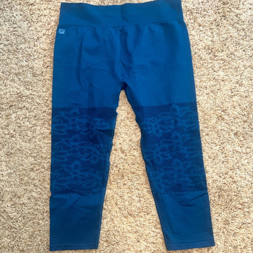 Large Fabletics Capri Leggings